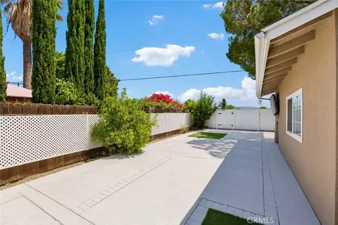Exterior - 6616 Yolanda Ave, Reseda, CA 91335 photo 10 of 18