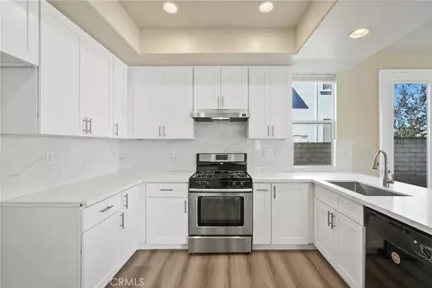 Kitchen - 6223 Tangelo Pl, Simi Valley, CA 93063 photo 2 of 4