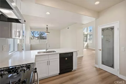 Kitchen - 6223 Tangelo Pl, Simi Valley, CA 93063 photo 3 of 4