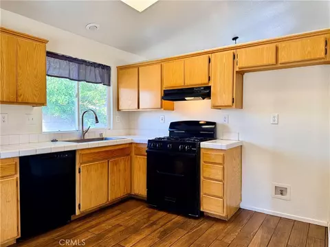 Kitchen - 36833 Alder, Palmdale, CA 93552 photo 5 of 6