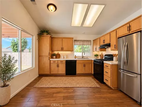 Kitchen - 36833 Alder, Palmdale, CA 93552 photo 4 of 6