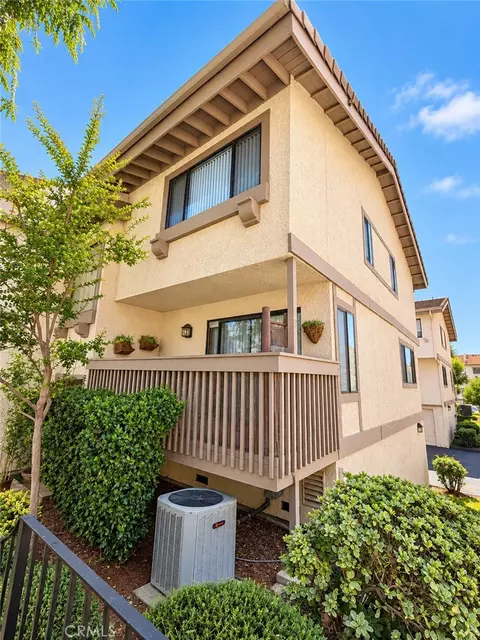 26009 Alizia Cyn #E, Calabasas, CA 91302