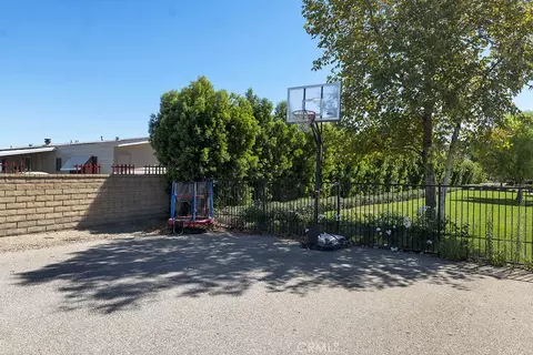 Exterior - 21730 Bene Dr, Saugus, CA 91350 photo 9 of 17