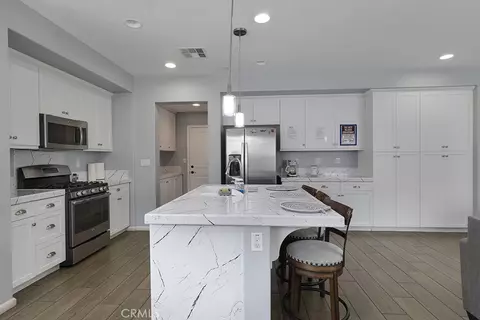 Kitchen - 21730 Bene Dr, Saugus, CA 91350 photo 3 of 4