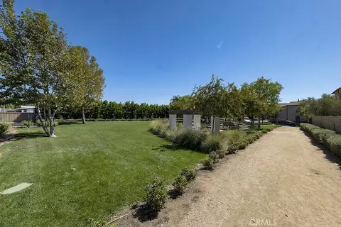 Exterior - 21730 Bene Dr, Saugus, CA 91350 photo 10 of 17