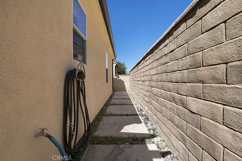 Exterior - 21730 Bene Dr, Saugus, CA 91350 photo 5 of 17