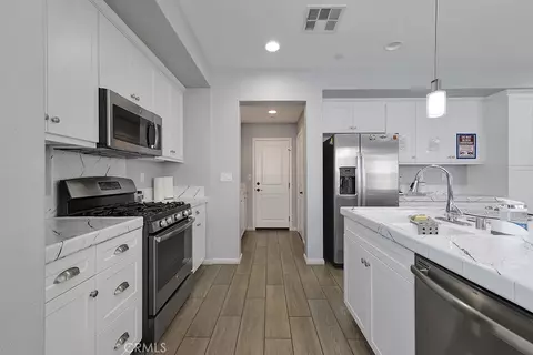 Entry Way - 21730 Bene Dr, Saugus, CA 91350 photo 2 of 5