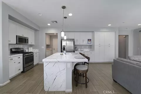 Kitchen - 21730 Bene Dr, Saugus, CA 91350 photo 2 of 4