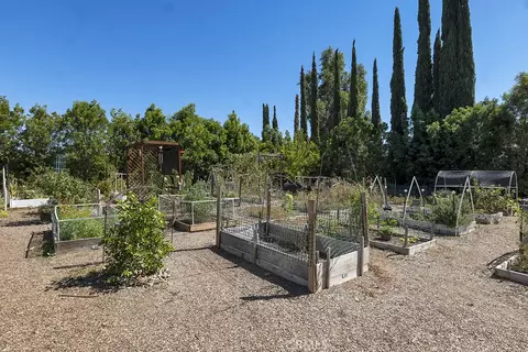 View/Area - 21730 Bene Dr, Saugus, CA 91350 photo 4 of 6
