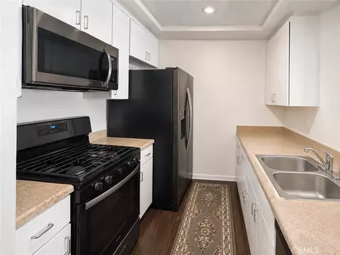19350 Sherman, Reseda, CA 91335 photo 3