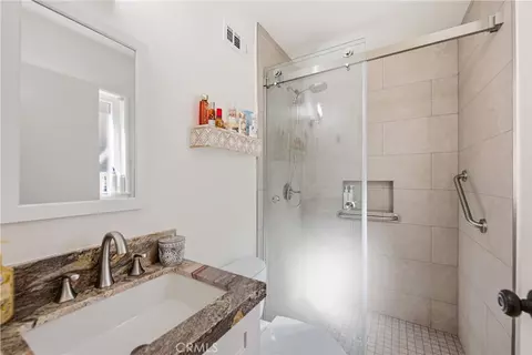 Bath - 856 Moffatt Cir, Simi Valley, CA 93065 photo 2 of 2