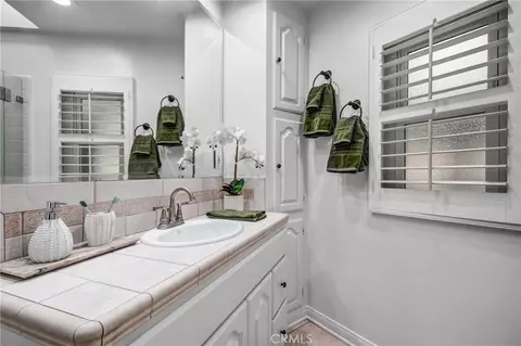 Bath - 6489 Alta Gracia, Tujunga, CA 91042 photo 1 of 3