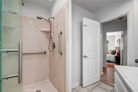 Bath - 6489 Alta Gracia, Tujunga, CA 91042 photo 2 of 3
