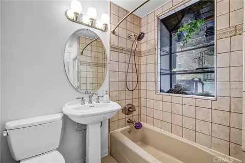 Bath - 6489 Alta Gracia, Tujunga, CA 91042 photo 3 of 3