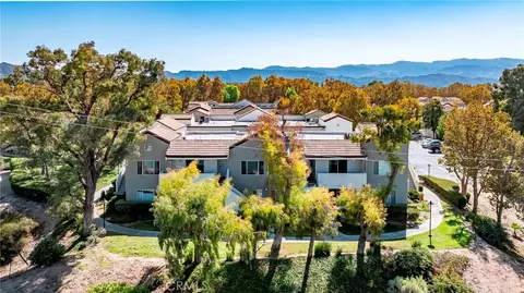 View/Area - 21309 Eucalyptus Way #101, Newhall, CA 91321 photo 1 of 5