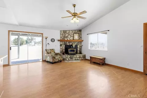 Living - 6433 Sunnyslope Rd, Phelan, CA 92371 photo 2 of 2