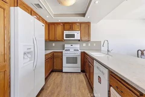 Kitchen - 6433 Sunnyslope Rd, Phelan, CA 92371 photo 2 of 2