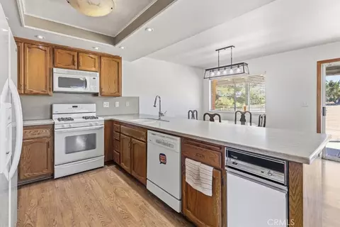 Kitchen - 6433 Sunnyslope Rd, Phelan, CA 92371 photo 1 of 2