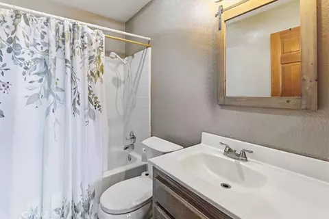 Bath - 6433 Sunnyslope Rd, Phelan, CA 92371 photo 2 of 2