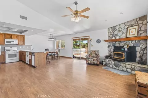 Living - 6433 Sunnyslope Rd, Phelan, CA 92371 photo 1 of 2