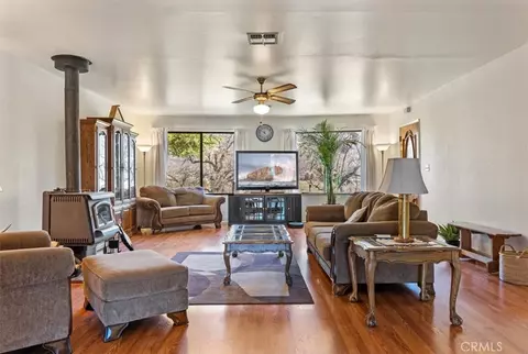 Living - 23841 Dart, Tehachapi, CA 93561 photo 3 of 4