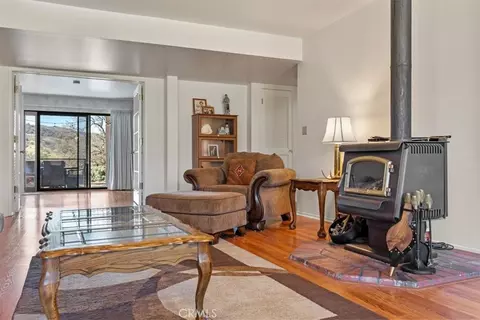 Living - 23841 Dart, Tehachapi, CA 93561 photo 2 of 4