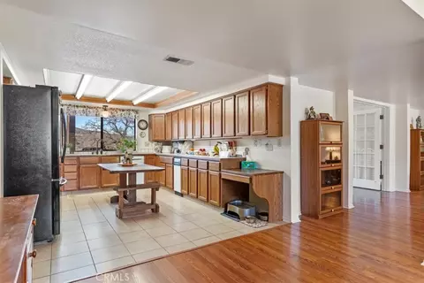 Kitchen - 23841 Dart, Tehachapi, CA 93561 photo 1 of 5