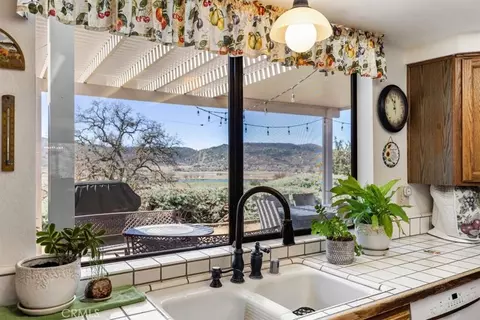 Kitchen - 23841 Dart, Tehachapi, CA 93561 photo 5 of 5
