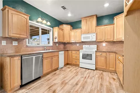 Kitchen - 49945 80th W, Lancaster, CA 93536 photo 3 of 3