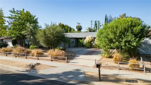 22429 Bessemer St, Woodland Hills, CA 91367