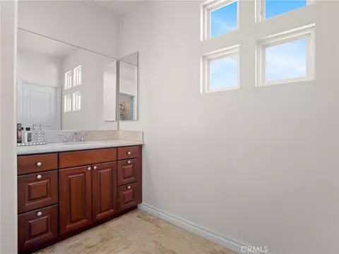 Bath - 17531 Fairbreeze Ct, Riverside, CA 92504 photo 8 of 12