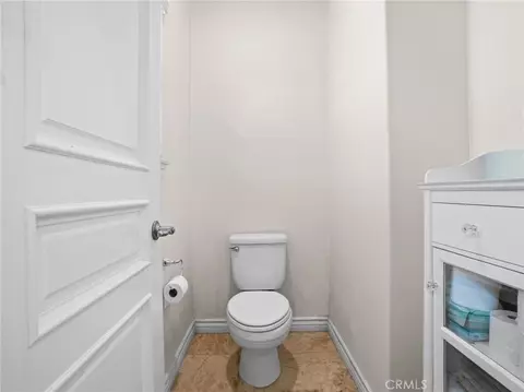 Bath - 17531 Fairbreeze Ct, Riverside, CA 92504 photo 9 of 12