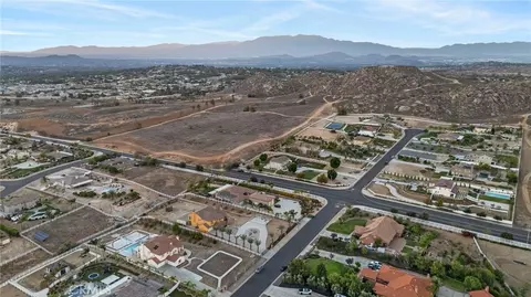 View/Area - 17531 Fairbreeze Ct, Riverside, CA 92504 photo 12 of 16