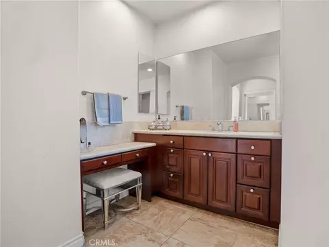 Bath - 17531 Fairbreeze Ct, Riverside, CA 92504 photo 7 of 12