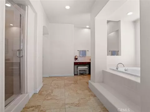 Bath - 17531 Fairbreeze Ct, Riverside, CA 92504 photo 10 of 12