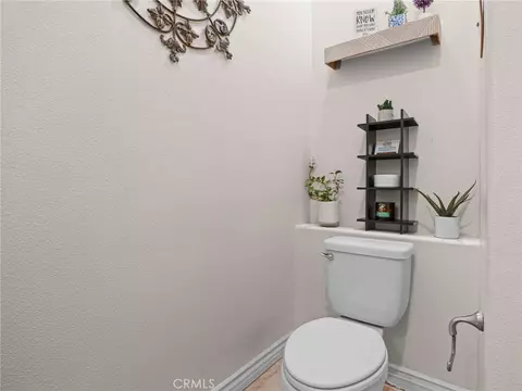 Bath - 17531 Fairbreeze Ct, Riverside, CA 92504 photo 2 of 12