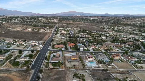 View/Area - 17531 Fairbreeze Ct, Riverside, CA 92504 photo 10 of 16