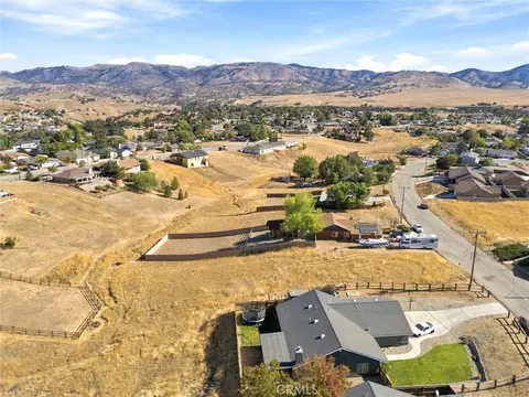 22105 Copper Dr, Tehachapi, CA 93561 photo 13