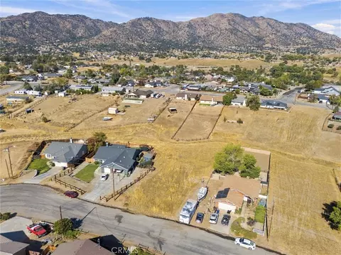 22105 Copper Dr, Tehachapi, CA 93561 photo 11