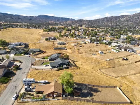 22105 Copper Dr, Tehachapi, CA 93561 photo 14