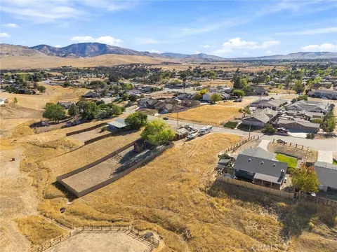 22105 Copper Dr, Tehachapi, CA 93561 photo 17