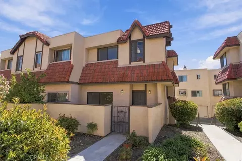 27623 Nugget Dr #4, Canyon Country, CA 91387