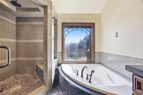 Bath - 28221 Cumberland, Tehachapi, CA 93561 photo 2 of 8