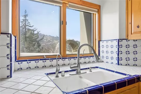 Kitchen - 28221 Cumberland, Tehachapi, CA 93561 photo 5 of 9