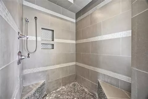Bath - 28221 Cumberland, Tehachapi, CA 93561 photo 3 of 8