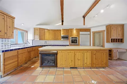 Kitchen - 28221 Cumberland, Tehachapi, CA 93561 photo 4 of 9