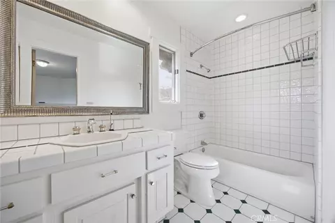 Bath - 28221 Cumberland, Tehachapi, CA 93561 photo 8 of 8