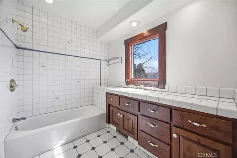 Bath - 28221 Cumberland, Tehachapi, CA 93561 photo 7 of 8