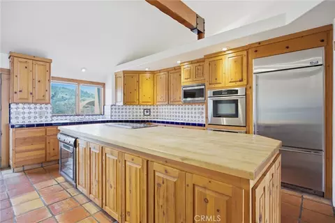 Kitchen - 28221 Cumberland, Tehachapi, CA 93561 photo 2 of 9
