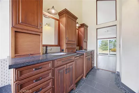 Bath - 28221 Cumberland, Tehachapi, CA 93561 photo 4 of 8